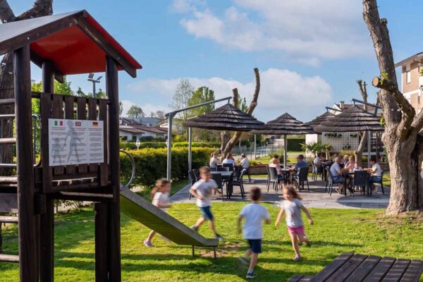 giardino-con-area-giochi-pizzeria-ristorante-al-fritoin-jesolo-gallery-24