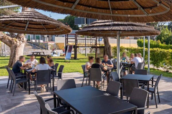 veranda-esterna-giardino-pizzeria-ristorante-al-fritoin-jesolo-gallery-23